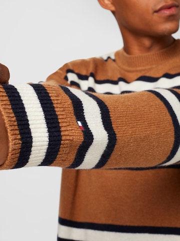 TOMMY HILFIGER Sweater in Brown