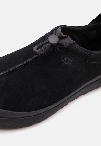 UGG Спортни обувки Slip On 'Tasman Outpost' в черно