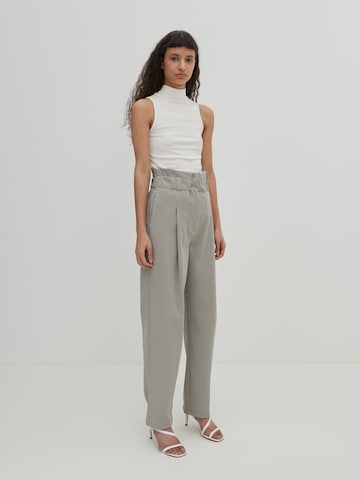 EDITED Regular Pleat-Front Pants 'Dana' in Grey