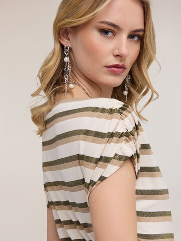 MOTIVI - Top en verde