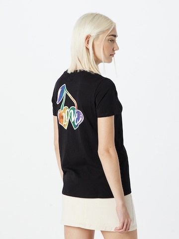 melns GUESS T-Krekls 'Rainbow Cherry': no priekšpuses