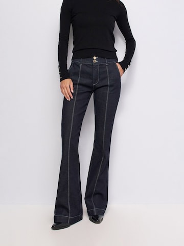 Salsa Jeans Flared Chino in Blauw: voorkant
