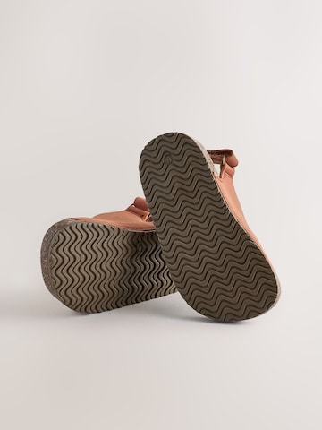 Next - Zapatos abiertos en marrón