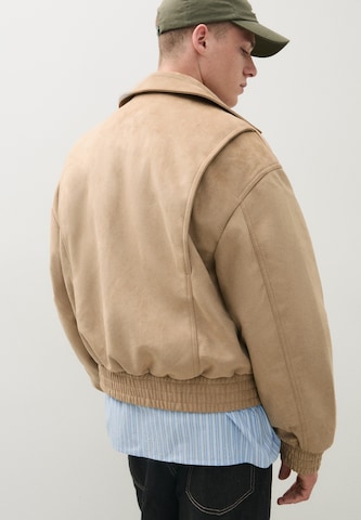 Giacca di mezza stagione di Bershka in marrone