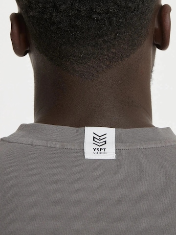 YSPT Studio Shirt 'ADVENTURE' in Grau