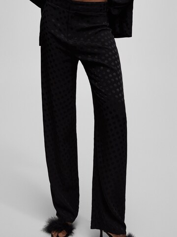 Pull&Bear Regular Pants in Black: front