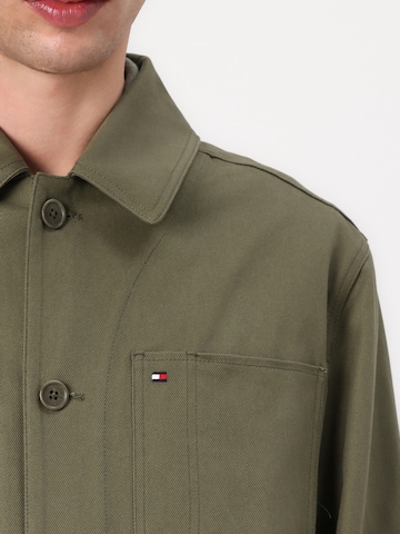 TOMMY HILFIGER Přechodná bunda 'CHORE' – zelená