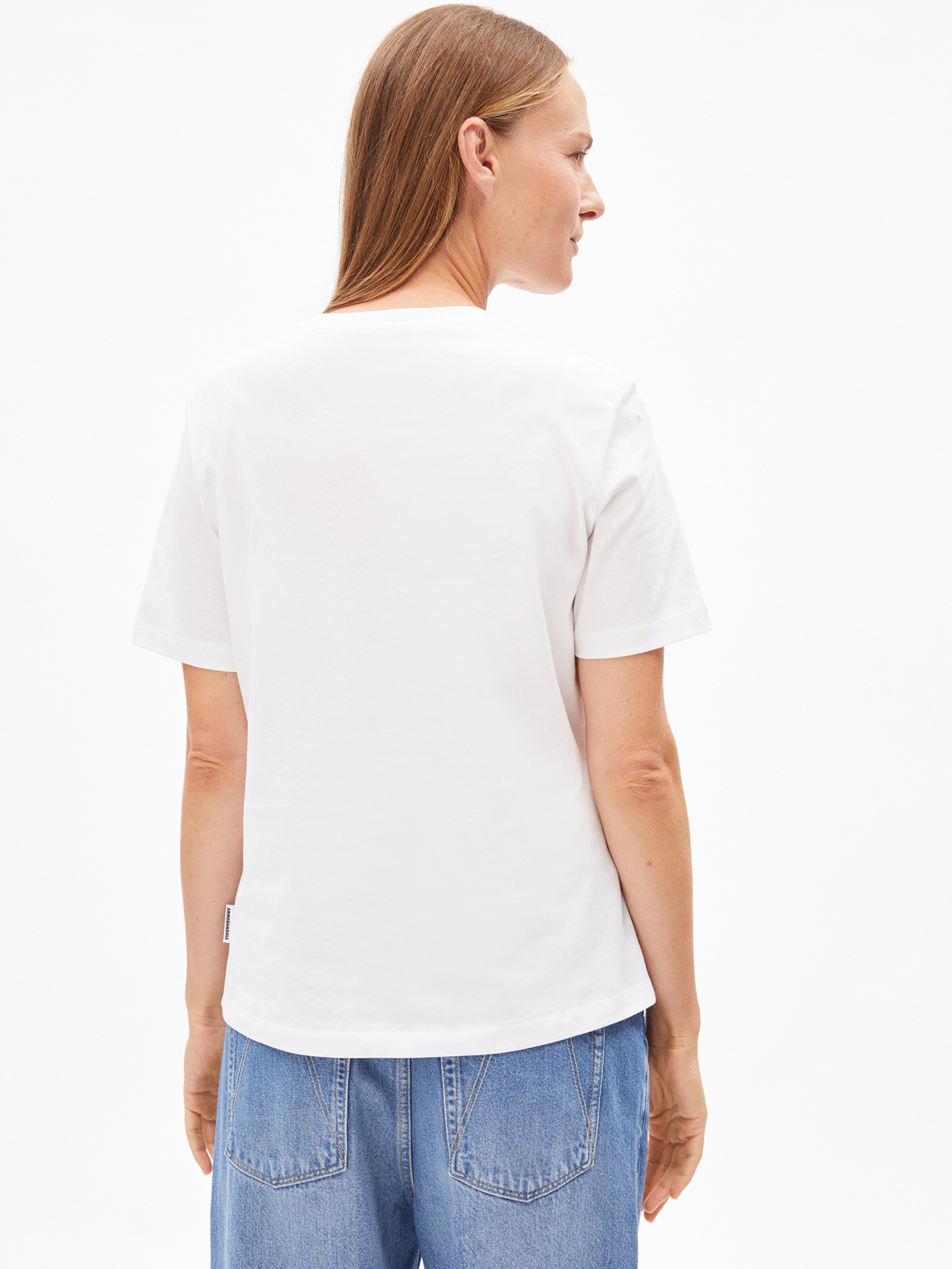 T-shirt ARMEDANGELS en blanc : devant