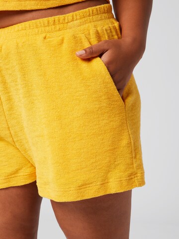 A LOT LESS Regular Shorts 'Alanis' in Orange