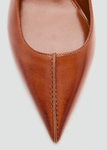 Décolleté sling 'AURA' di MANGO in marrone