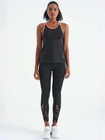 Tommy Life Top in Black: front