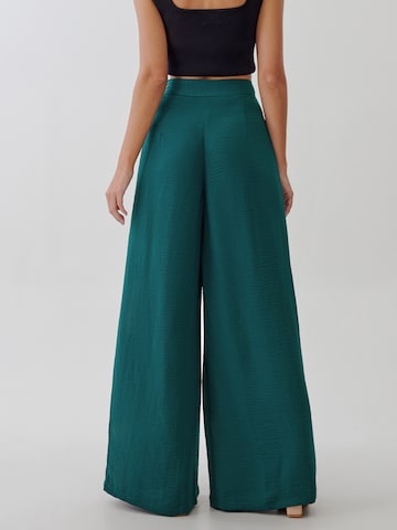 Wide leg Pantaloni di Tussah in verde: dietro