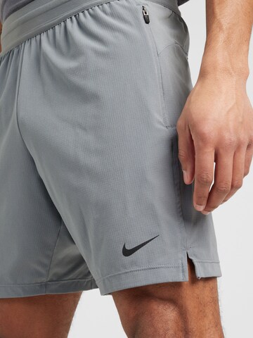 NIKE Regular Sportshorts 'FLEX REP 4.0' in Grau