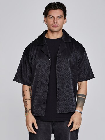 SikSilk Regular Fit Hemd in Schwarz: Vorderseite