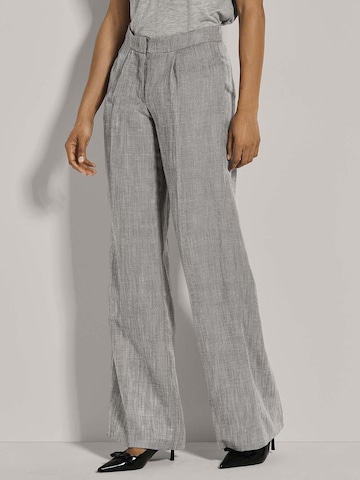 MADELEINE Wide Leg Hose in Grau: Vorderseite