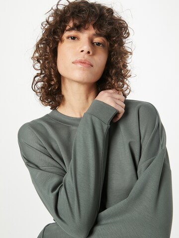 Sweat-shirt 'Dena' ABOUT YOU en vert