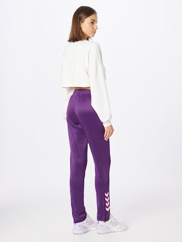 Hummel Slimfit Spodnie sportowe w kolorze fioletowy