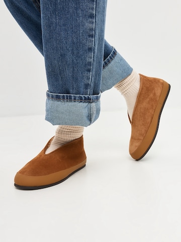 CESARE GASPARI Slipper in Beige: Vorderseite