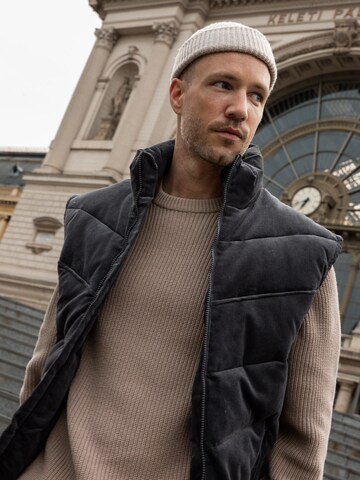 DAN FOX APPAREL Bodywarmer 'Yassin' in Grijs