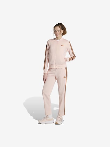 ADIDAS SPORTSWEAR Trainingsanzug 'Essentials' in Pink: Vorderseite