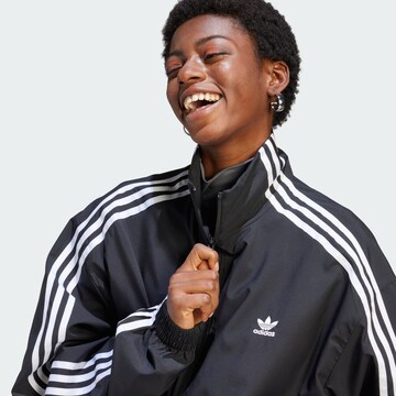 ADIDAS ORIGINALS - Chaqueta de entretiempo 'Adilenium' en negro