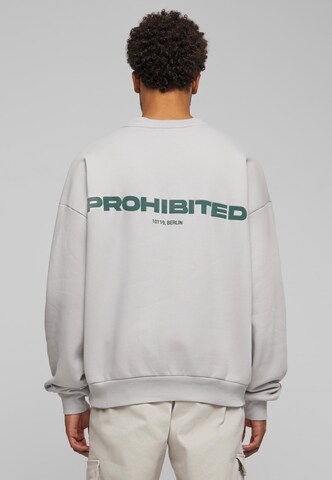 Sweat-shirt Prohibited en gris : devant