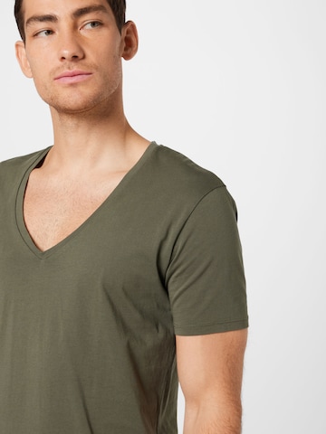 DRYKORN - Camiseta 'QUENTIN' en verde