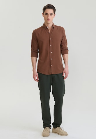 Coupe regular Chemise business Felix Hardy en marron