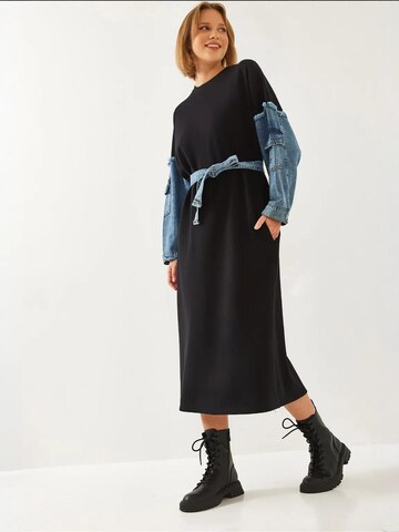 Bianco Lucci Dress in Black: front