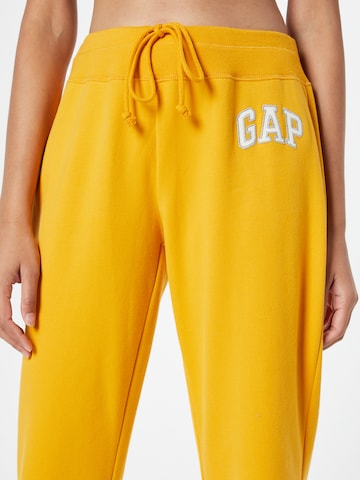 Tapered Pantaloni di GAP in giallo