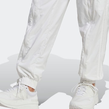 ADIDAS SPORTSWEAR Lużny krój Spodnie sportowe 'Dance Versatile ' w kolorze biały