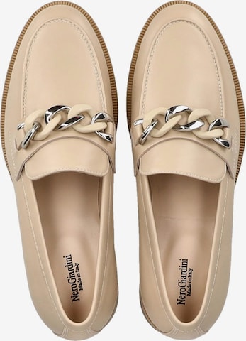 Nero Giardini Classic Flats in Beige