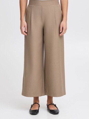 Wide leg Pantaloni con pieghe 'DORTHEA' di ICHI in marrone
