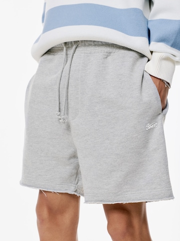 Pull&Bear Ohlapna forma Hlače 'STWD' | siva barva