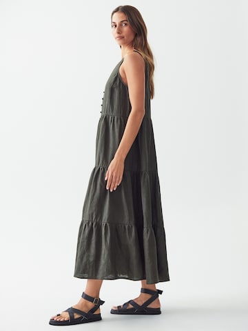 St MRLO - Vestido camisero 'Solee' en verde: frente