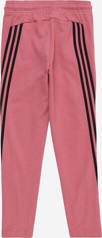 ADIDAS SPORTSWEAR - Slimfit Calças de desporto 'Future Icons 3-Stripes -' em rosa