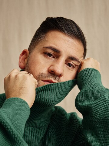 Kosta Williams x About You Sweater in Green