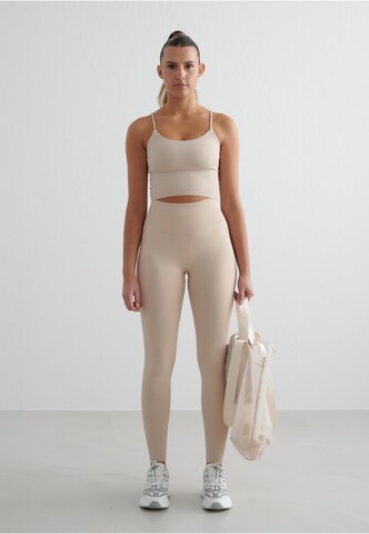 Sport top de la Aim'n pe bej