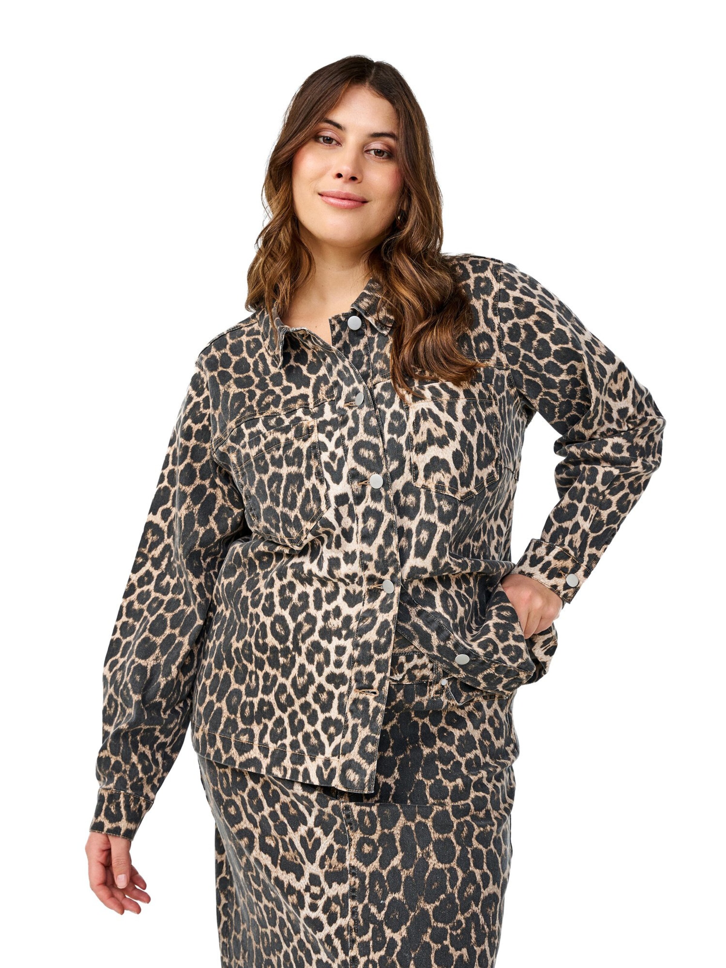 Zizzi Přechodná bunda 'Jleona' – hnědá: přední strana