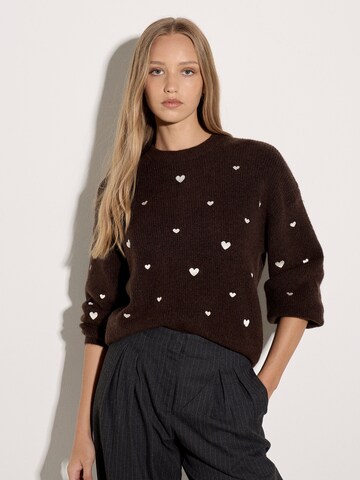 Apricot Sweater in Brown: front
