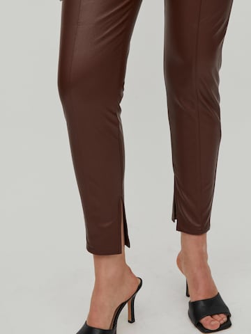 VILA Skinny Spodnie 'Dagmar' w kolorze brązowy