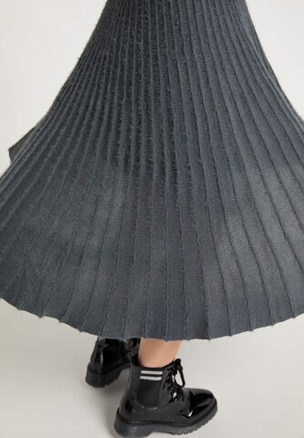 MYMO Knitted dress in Grey