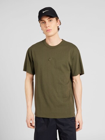 Maglietta 'Premium Essentials' di Nike Sportswear in verde: frontale