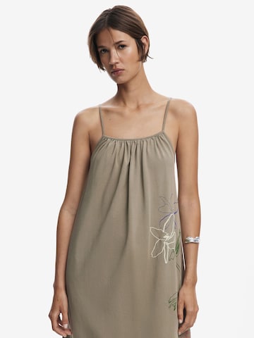 Rochie de la Desigual pe verde