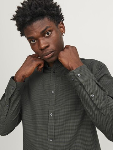 JACK & JONES Comfort fit Button Up Shirt in Green