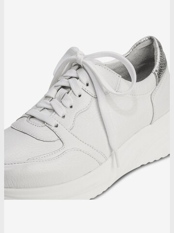 VITAFORM Sneakers in White