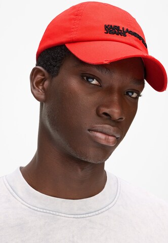 Casquette KARL LAGERFELD JEANS en rouge : devant