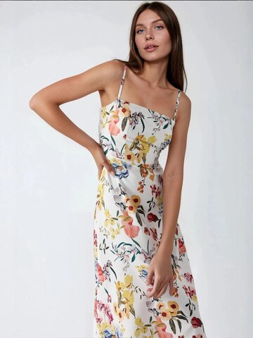 Hiccup - Vestido em branco