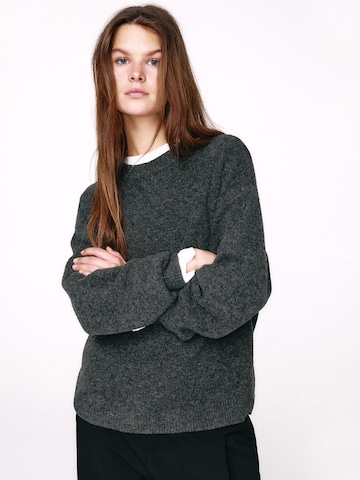 Pull&Bear Sweater in Grey: front