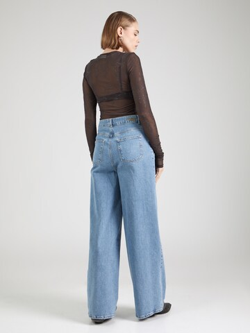 SELECTED FEMME - Pierna ancha Pantalón vaquero plisado en azul